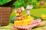Soap Studio CA401 Tom and Jerry – Jerry Feeds Tuffy Ornament