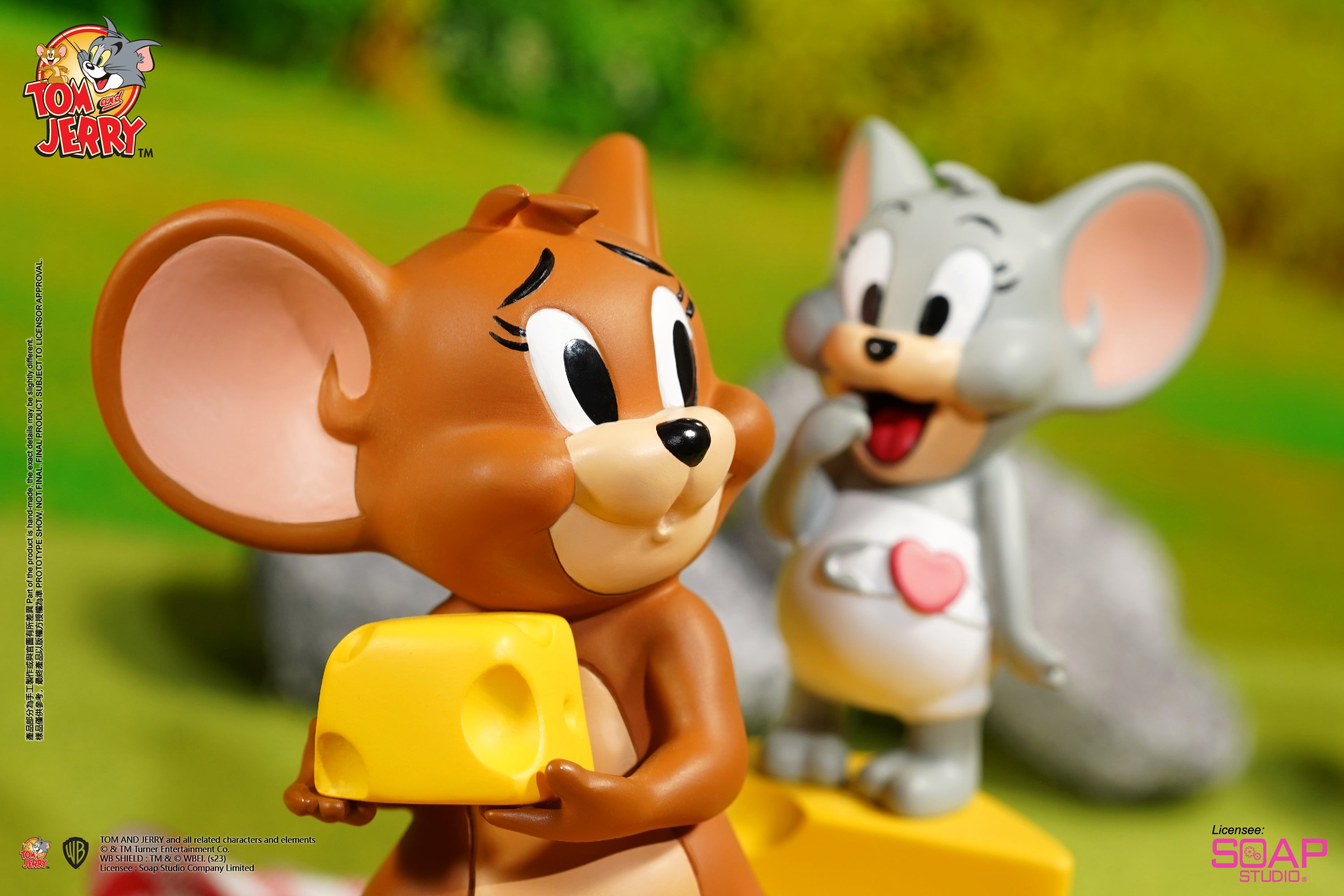 Soap Studio CA401 Tom and Jerry – Jerry Feeds Tuffy Ornament