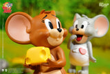 Soap Studio CA401 Tom and Jerry – Jerry Feeds Tuffy Ornament