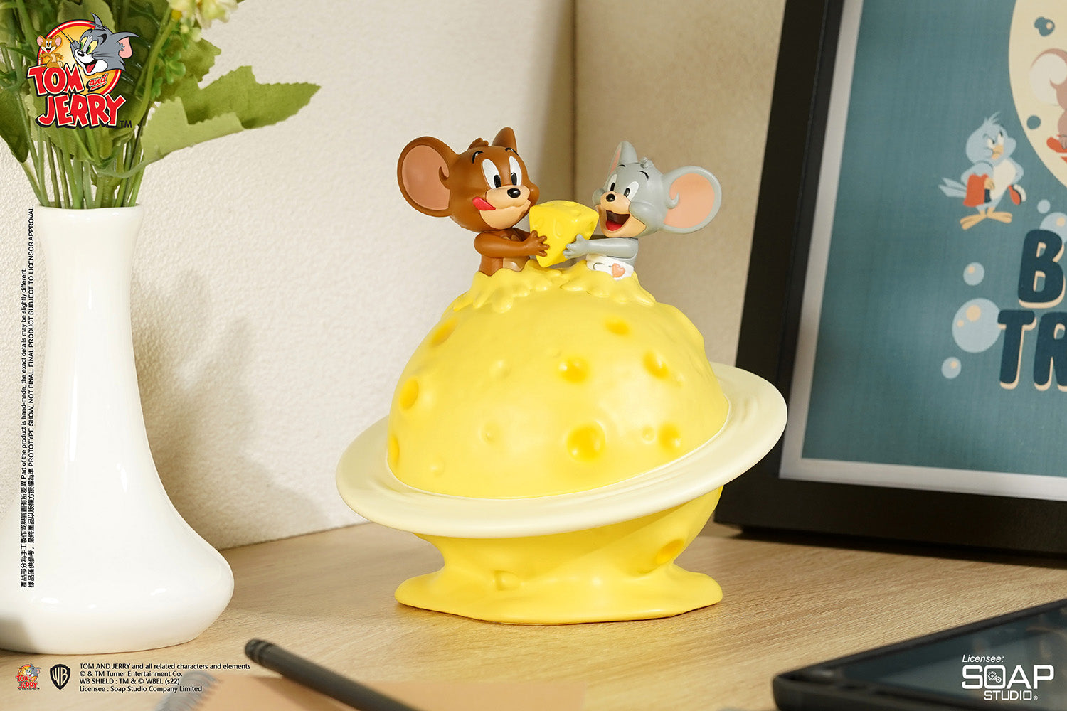 Soap Studio CA232 Tom and Jerry - Jerry and Tuffy Cheese Planet USB Night Light