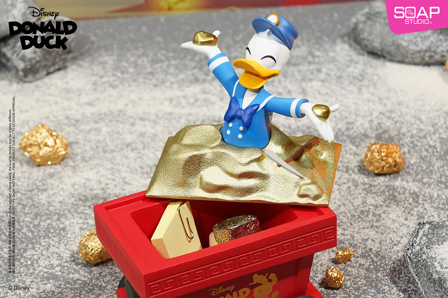 Soap Studio DY090 Disney Donald Duck Gold Hunter Ornament