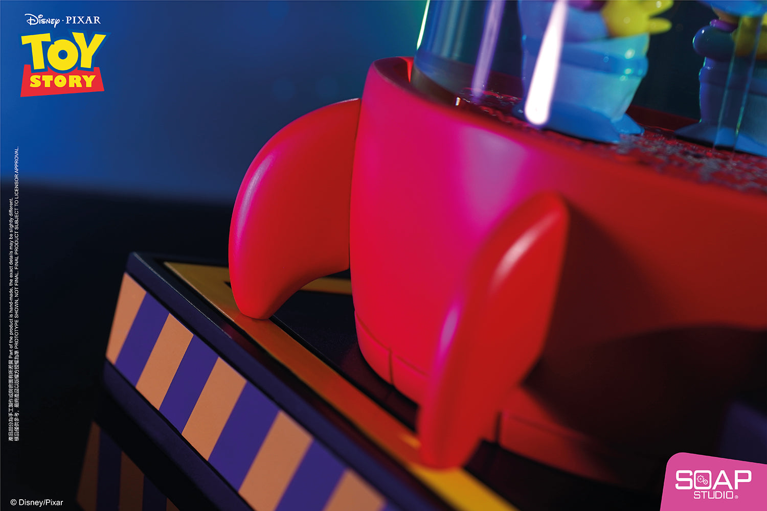 Soap Studio PX306 Aliens Claw Crane Snow Globe