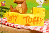 Soap Studio CA401 Tom and Jerry – Jerry Feeds Tuffy Ornament